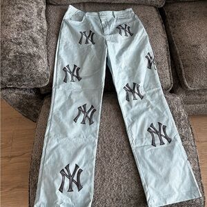 Women's Straight Leg Jeans - Light Blue